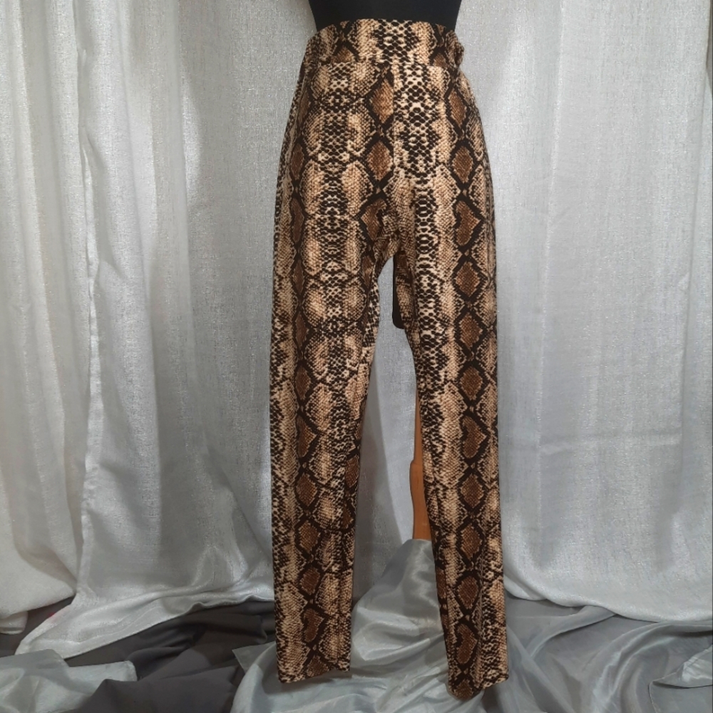 SHEIN PULL UP ANIMAL PRINT PANTS SIZE M